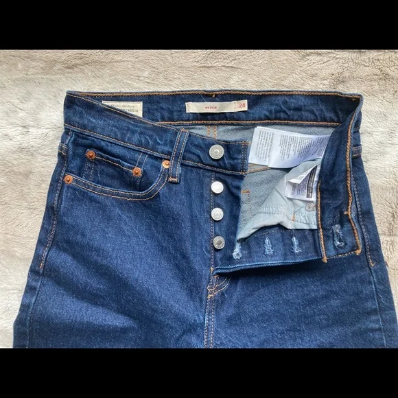 NWOT Levi’s Wedgie Jeans Dark Wash - Picture 5 of 10
